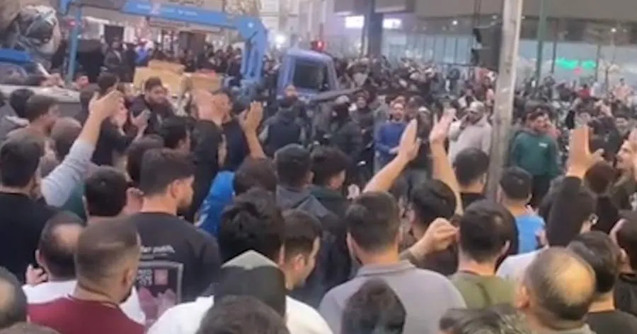 Tehran mobile-market traders protest the rial’s collapse